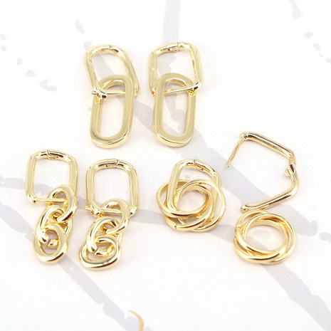 Europäische und amerikanische goldene geometrische Verzerrung mehrschichtige Twist-Kupfer-Ohrringe's discount tags