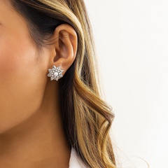 European and American retro micro-inlaid diamond imitation pearls small flower earrings