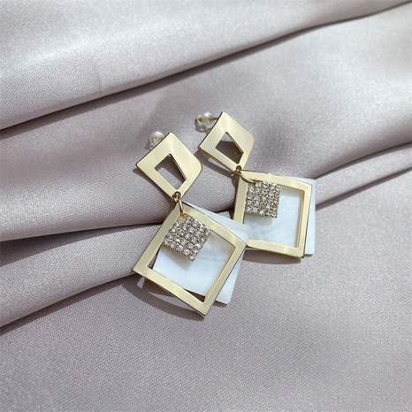 Pendientes de diamantes de imitación con incrustaciones huecas de metal nuevo geométrico de moda's discount tags