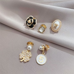 Fashionable personality Korean new brooch set simple pearl five-piece brooches