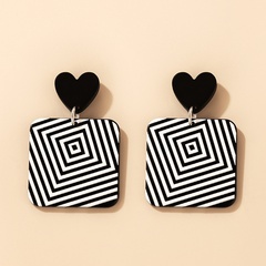 einfache Mode schwarz-weiß Herz gestreifte geometrische Form Harzohrringe