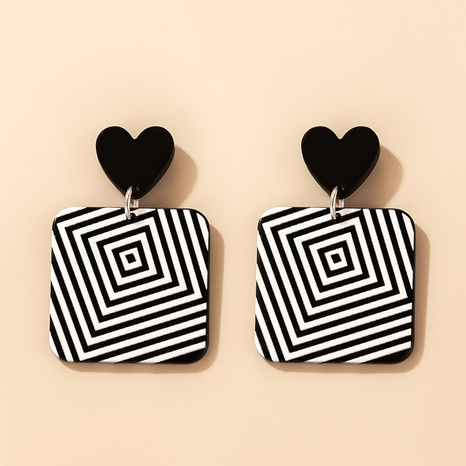 boucles d'oreilles en résine de forme géométrique à rayures coeur noir et blanc à la mode simple's discount tags