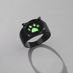 Europäische und amerikanische heiß verkaufte Ringe Retro schwarzer Katzenkralle fluoreszierender Ring personalisierter Schmuck
