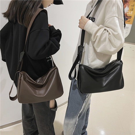 Fashion soft face messenger simple fashion retro shoulder bag's discount tags