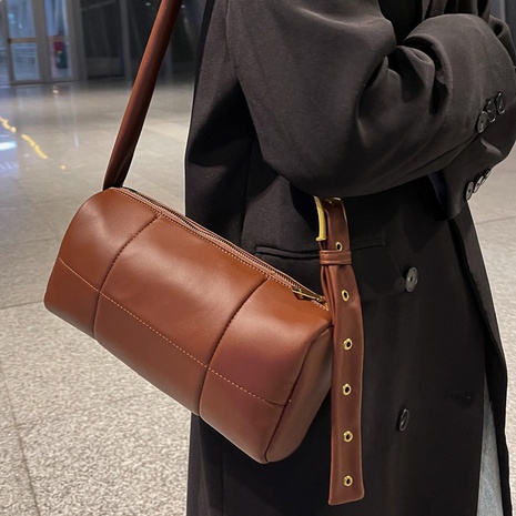 2021 new autumn and winter shoulder messenger cylinder small bag's discount tags