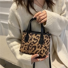 Bolso pequeño de moda casual otoño e invierno nuevo bolso de mensajero con un solo hombro con estampado de leopardo
