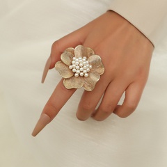 European and American fashion exaggerated metal alloy pearl flower open ring wholesale