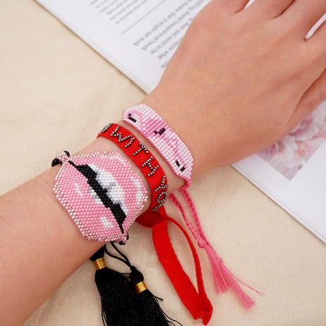 bracelet empilable de perles tissées à la main avec motif de lèvres en strass's discount tags