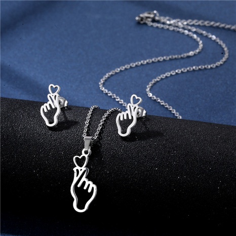 Simple fashion hollow gesture heart-shaped stainless steel clavicle chain earrings set's discount tags