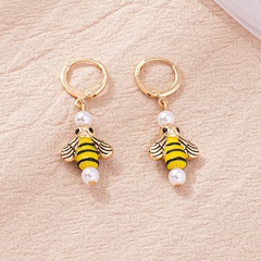 Cartoon cute bee pearl earrings personality creative insect stud earrings ear jewelry