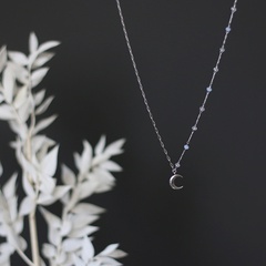 Perles de cristal transparentes chaîne à la main lune couture collier court en acier au titane