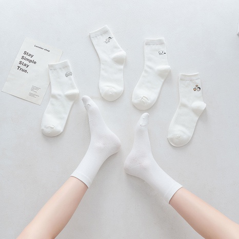 Mode weiße einfache Damensocken im koreanischen Stil lässige Sport atmungsaktive Baumwollsocken's discount tags