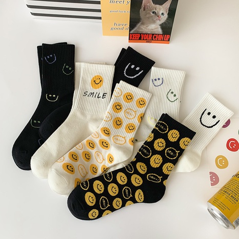 Mode-Smiley-Socken schwarz-weiße mittlere Röhren-Baumwollsocken im College-Stil's discount tags