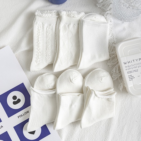 einfache weiße Socken weibliche Mode mittlerer Schlauch dünner Abschnitt atmungsaktive Baumwollsocken's discount tags