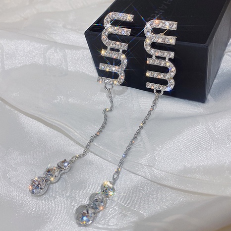Nouvelles boucles d'oreilles gland créatives lettre pleine de diamants Boucles d'oreilles design de niche coréenne femmes's discount tags