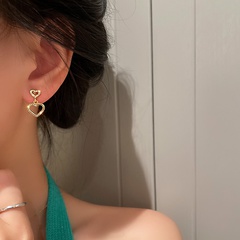 Fashion Hollow Inlaid Rhinestone Heart Simple Small Stud Earrings