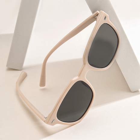 Carré grand cadre hip-hop rivet transparent couleur cadre lunettes de soleil femmes populaires's discount tags