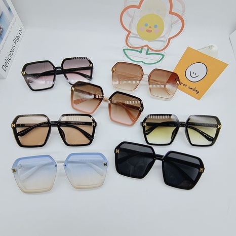 Gafas de sol con montura grande de polígono de dos tonos irregulares de moda Gafas de sol con montura grande NHBA508269's discount tags