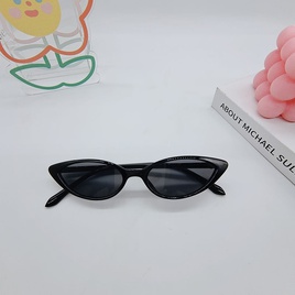 European and American retro triangle cat eye small frame sunglasses hip hop glassespicture11
