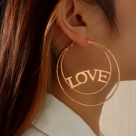 Boucles d'oreilles pendantes européennes et américaines avec lettre cercle creux LOVE's discount tags