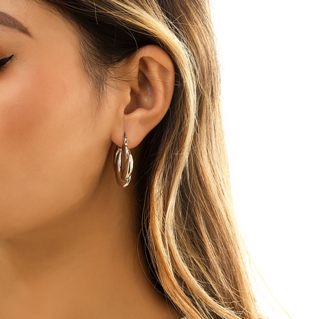 Europäische und amerikanische Schmuck Persönlichkeit C-förmige Twist Ohrringe unregelmäßige Ohrringe's discount tags