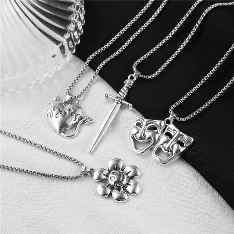 fashion new sweater chain heart hip-hop trend cool skull clavicle chain's discount tags