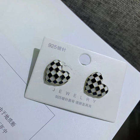 boucles d'oreilles simples en forme de coeur à carreaux de style mode's discount tags