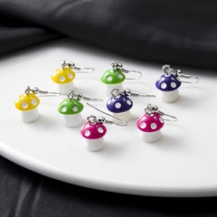 Boucles d'oreilles de combinaison de simulation mignonne de petit champignon multicolore de dessin animé en trois dimensions de mode