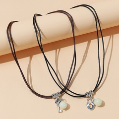 Version coréenne de l'ensemble de collier de perles lumineuses de serrure de coeur de couple créatif