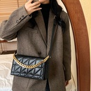 Autumn and winter retro solid color rhombus messenger bagpicture7