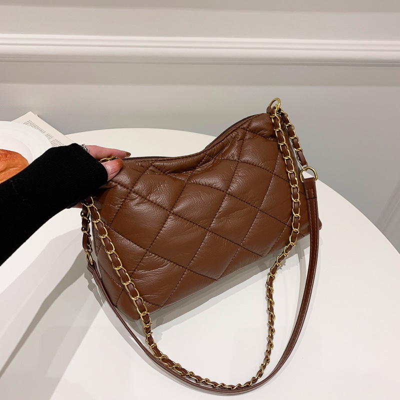 Autumn and winter solid color rhombic chain shoulder bag