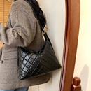Autumn and winter solid color largecapacity rhombus messenger bagpicture8