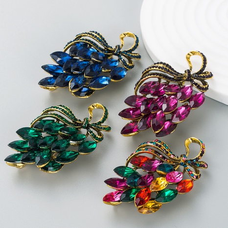 Exaggerated personality fashion trend colorful crystal dazzling rhinestone alloy brooch's discount tags