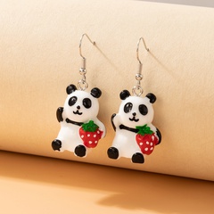 Boucles d'oreilles animal fraise avec crochet d'oreille de panda en résine de personnalité mignonne