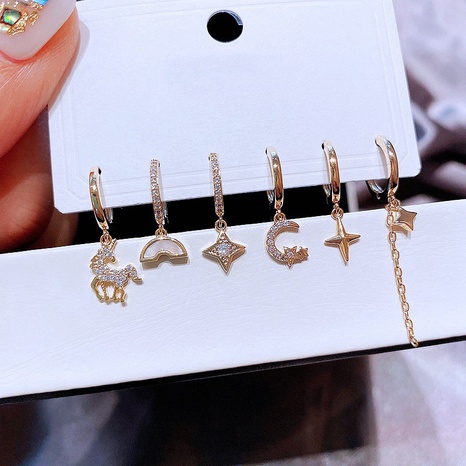 Conjunto de hebilla de oreja de cobre con unicornio de estrella y luna con incrustaciones de circonitas micro de moda's discount tags