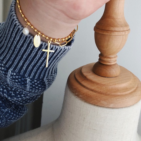 Bracelet porte-bonheur ovale croix perle d'eau douce en acier au titane plaqué or 18 carats's discount tags