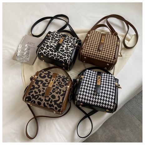 sac carré à imprimé léopard à motif pied-de-poule et rétro à la mode's discount tags