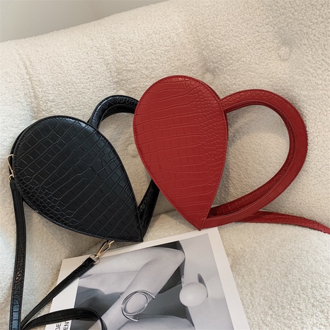 heart hollow shape single shoulder single shoulder messenger handbag's discount tags
