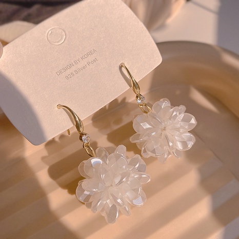 Boucles d'oreilles à fleurs acryliques de luxe légères françaises Boucles d'oreilles simples en cuivre d'automne et d'hiver's discount tags