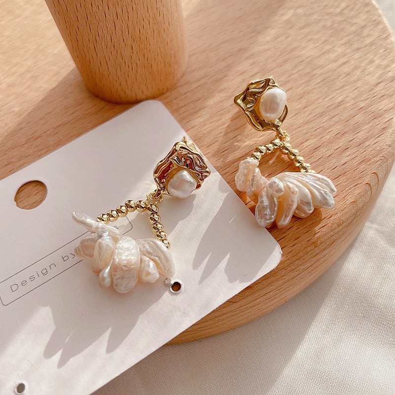 fashion retro pearl earrings