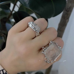 anillo de diamantes simple de moda