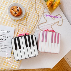 Lustige kleine quadratische Tasche 2021 Frühling neue weibliche Tasche Mode koreanische Version der Nähte Ein-Schulter-Messenger-Klavier tasten kleine Tasche