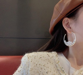 Exaggerated opening C-shaped large hoop earrings