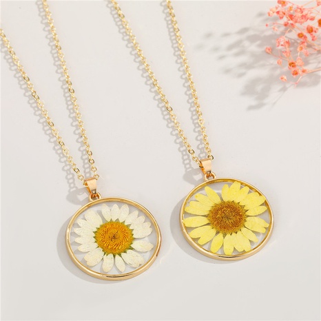 retro simple daisy pendant resin necklace's discount tags