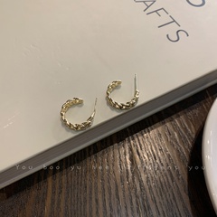 C-shaped hollow fashion twist earrings