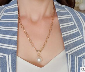 retro metal buckle imitation pearl pendant necklace