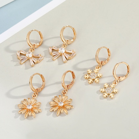 Boucle d'oreille fleur coréenne en zircon serti de diamants's discount tags