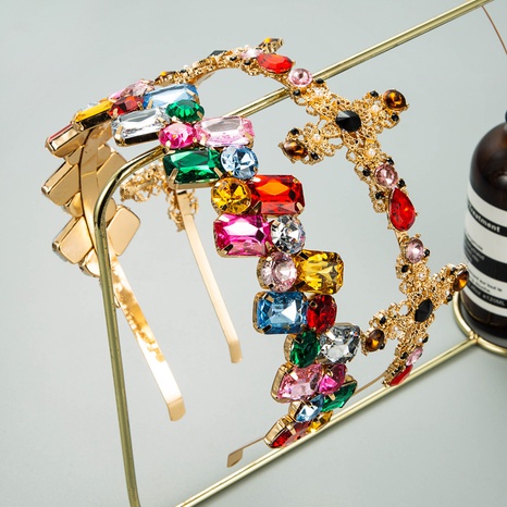 Diadema de diamantes de imitación de color con incrustaciones de cruz dorada barroca's discount tags