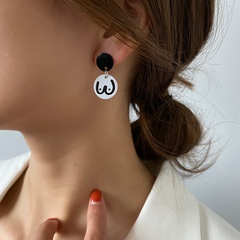 Simple black and white round alloy earrings wholesale