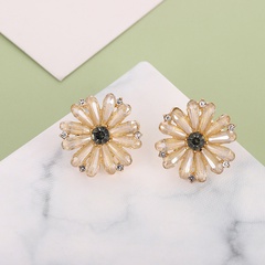 Fashion handmade champagne crystal daisy flower alloy earrings wholesale